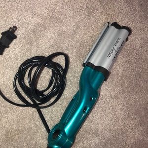 Super cute hair curler for beach waves